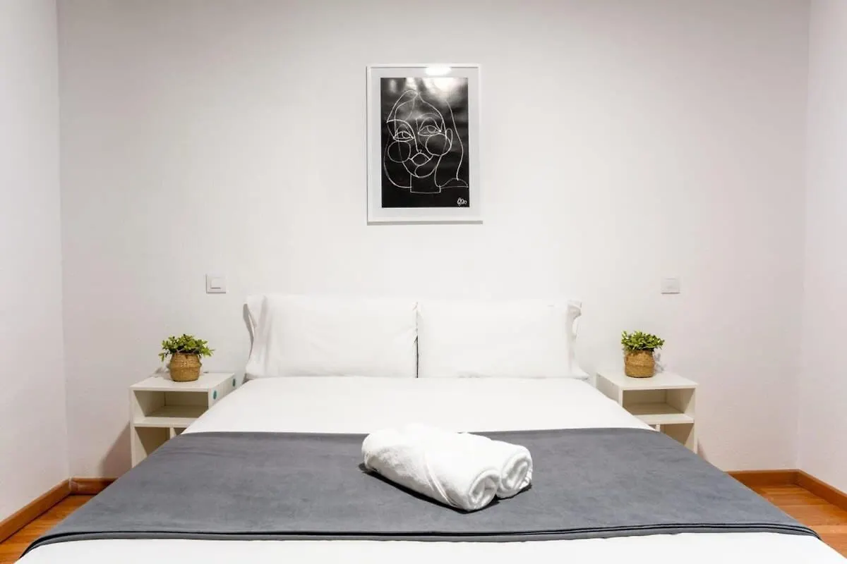 Plaza Urquinaona Central And Comfortable 3Bd Barcelona 0*,  Spain